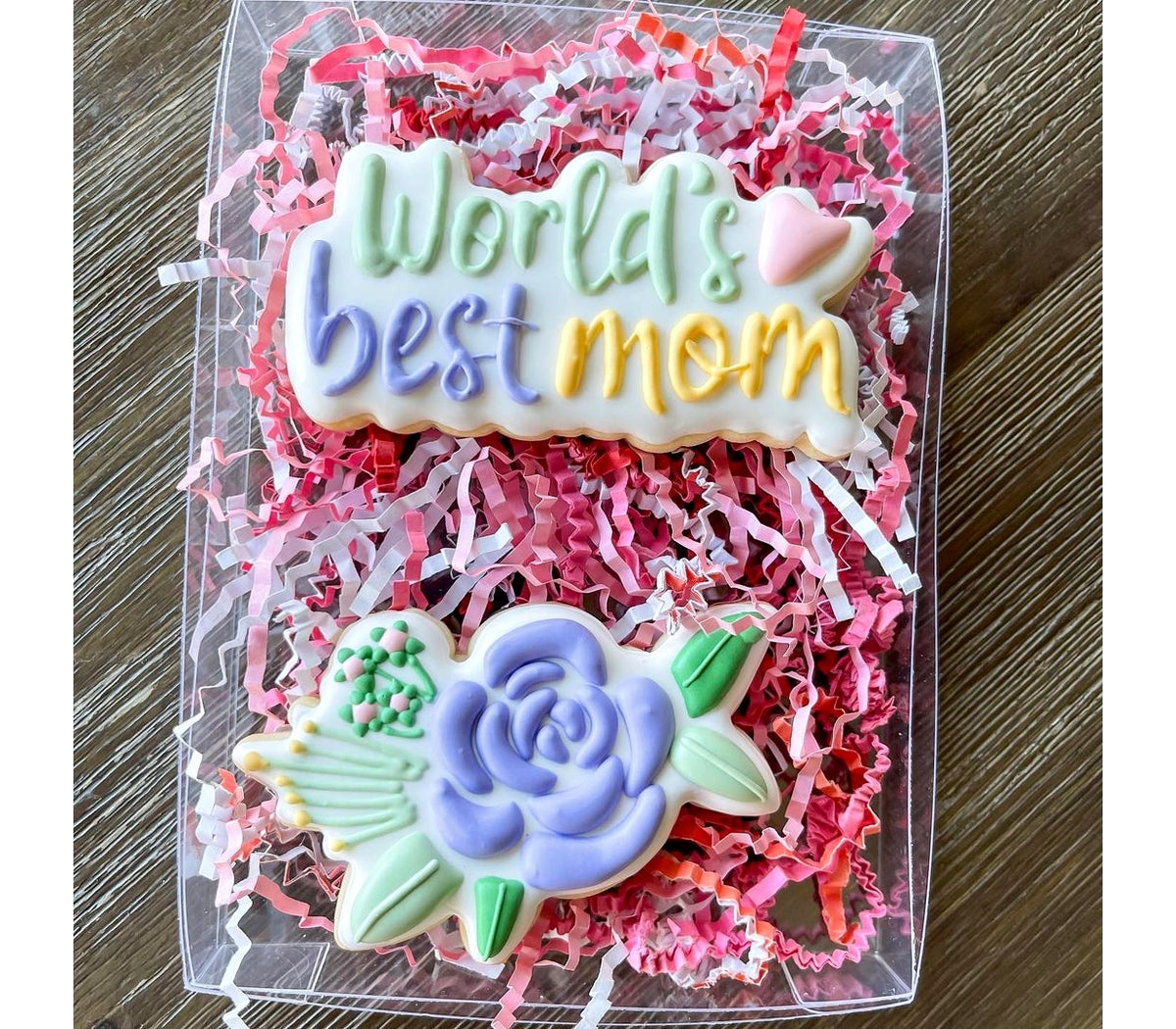 World&#39;s Best Mom Lettered Cookie Cutter
